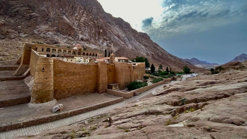 Εικόνα από το World Heritage Watch με τη Μονή της Αγίας Αικατερίνης